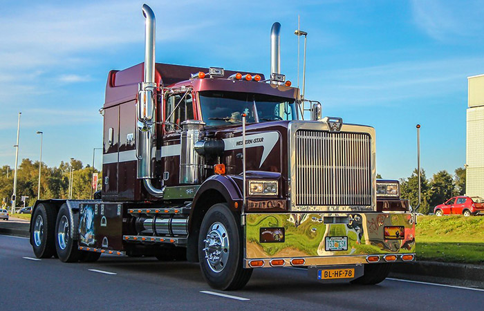 Western Star 4964F 1989 года./ Фото: flickr.com