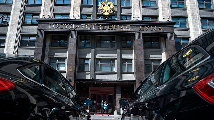 Сенаторы и депутаты спорят о собственной нужности. И получают миллионы