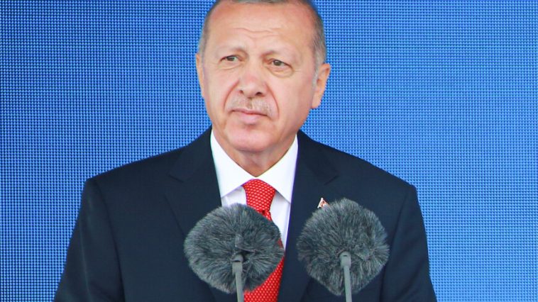 Эрдоган прибыл в Туркменистан для участия в трехстороннем саммите