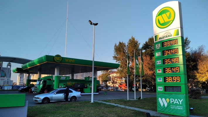 Украинцы вынуждены приобретать топливо по высоким ценам 