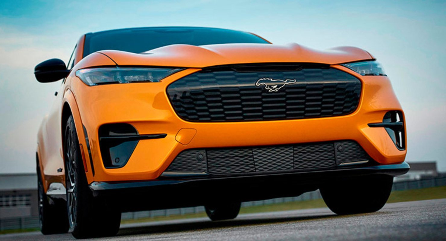 Ford начал поставки клиентам Ford Mach-E GT Автомобили