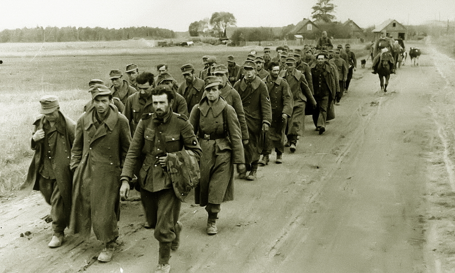 ​Колонна немецких пленных, захваченных при освобождении Литвы, лето-осень 1944 года - Тупик «Двуглавой» | Warspot.ru