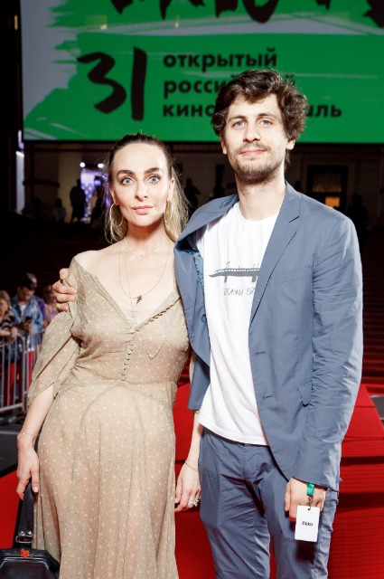 Екатерина Варнава и Александр Молочников подтвердили роман и впервые вместе вышли в свет Екатерина Варнава и Александр Молочников подтвердили роман и впервые вместе вышли в свет Звездные пары