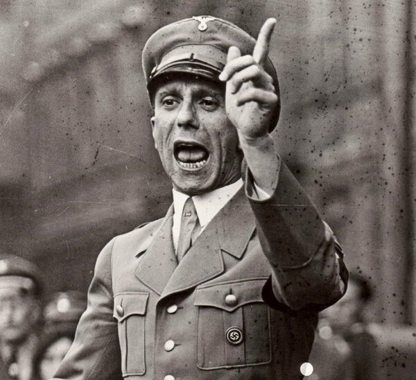 Взгляд зверя. Фотографии кровожадных убийц Взгляд зверя. Фотографии кровожадных убийц всемирная история