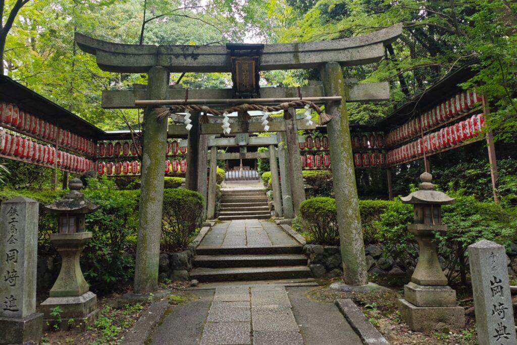 В Японии похоронили кошку, проработавшую 10 лет смотрителем станции