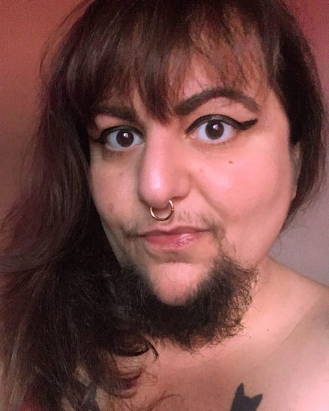 Бородатая женщина нашла любовь и вышла замуж