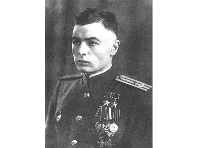 Василий Петров – единственный в мире офицер, воевавший без обеих рук Василий Петров – единственный в мире офицер, воевавший без обеих рук история