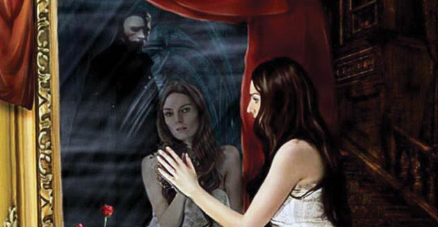 Иногда дух покойника не может покинуть лабиринты зазеркалья