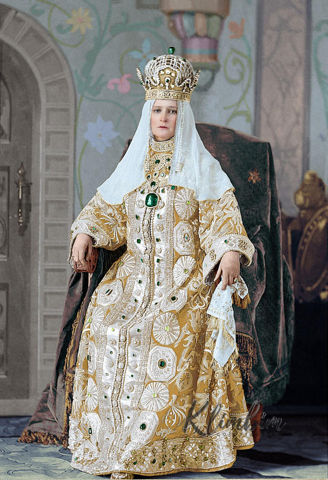 Гости костюмированного бала Романовых в раскрашенных фотографиях 1903 года