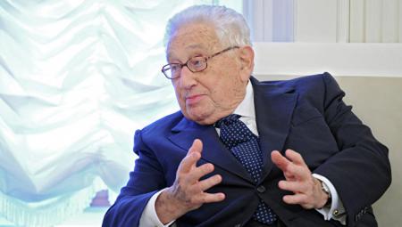 Посадить "русского шпиона Киссинджера": последний шаг к гражданской войне (Crimson Alter) Посадить "русского шпиона Киссинджера": последний шаг к гражданской войне (Crimson Alter)