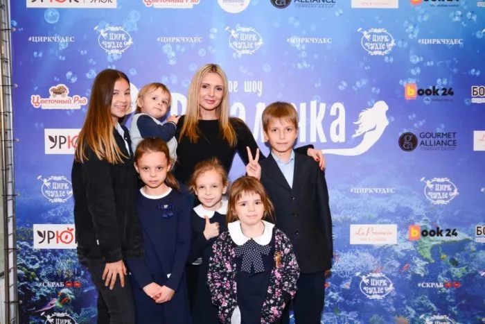 Рома Жуков требует от жены полного отчета о расходах на семью из семерых детей