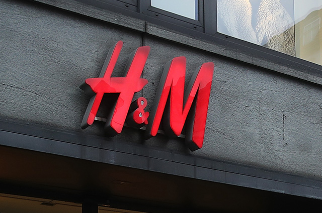 "Коммерсантъ": H&amp;M продает бизнес в России