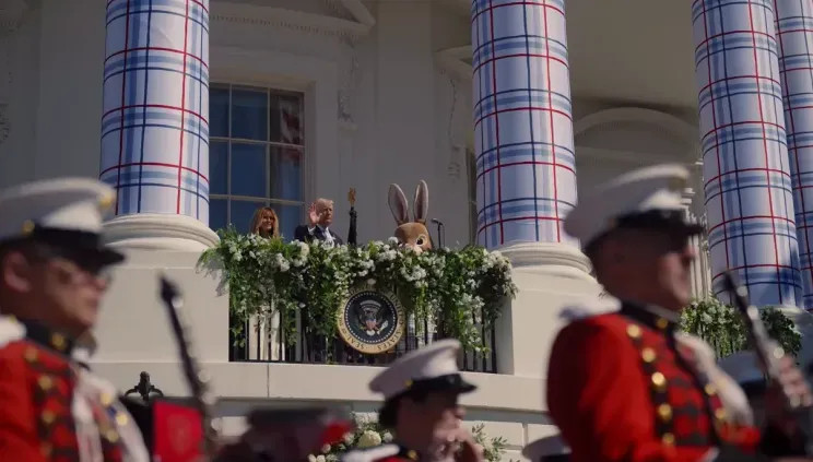 Большой кролик, разноцветные яйца и детские рисунки: как Дональд и Мелания Трамп отметили Пасху Трамп, ТрампМелания, Дональд, Мелания, президент, ТрампДональд, мероприятия, Белого, детьмиМелания, приняли, участие, сорока, праздника, оформление, тысяч, журналистами, около, подготовили, важной, пообщаться