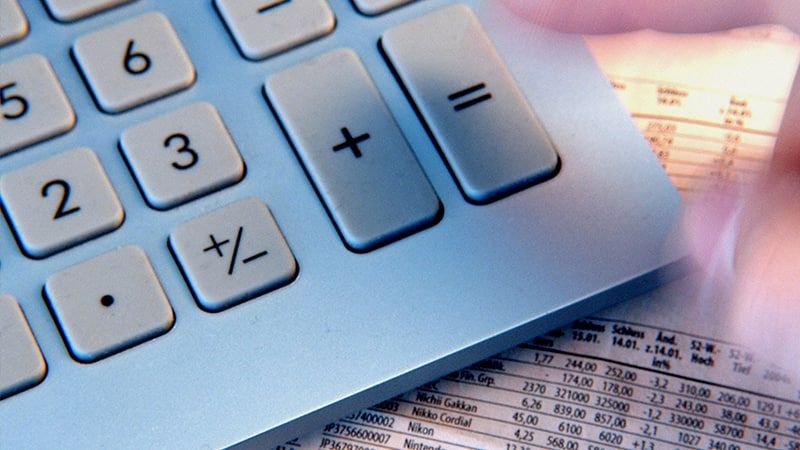 Средняя ставка по потребкредитам в России упала почти на 4%