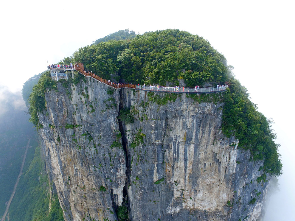 «Стеклянная небесная тропа» (The Glass Sky Walk)