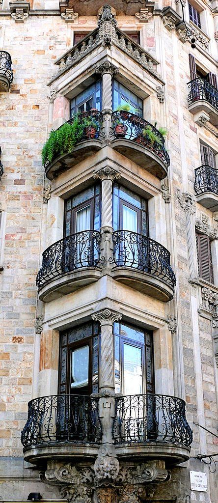 barcelona spain. la gran via de las corts catalanes 35 Worlds Most Beautiful Balconies