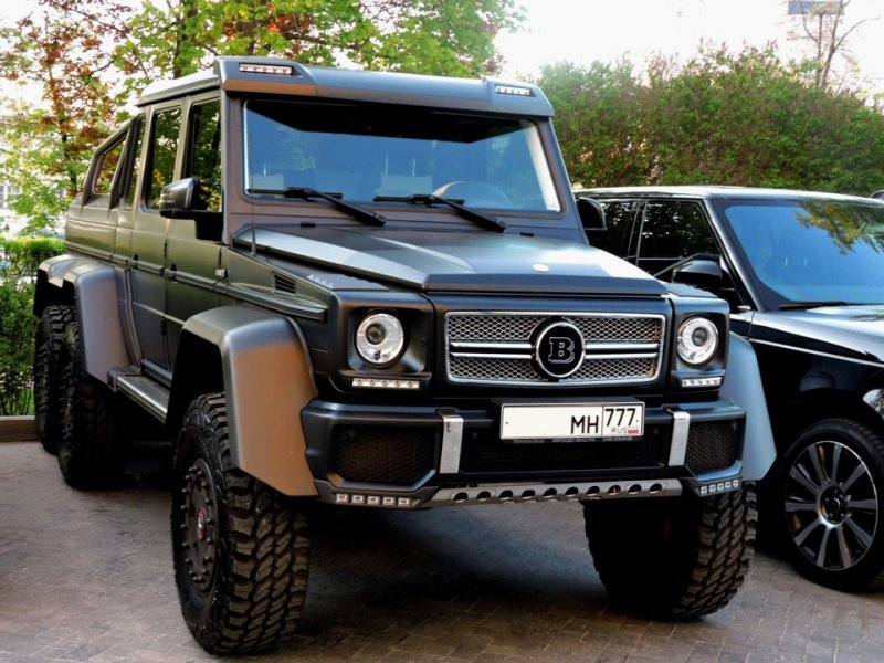 Первый, самый "известный" в сети автомобиль прошел доработку в ателье Brabus и теперь именуется Brabus 700. Первый, самый "известный" в сети автомобиль прошел доработку в ателье Brabus и теперь именуется Brabus 700. 6x6, amg, g63, gelandewagen, mercedes-benz