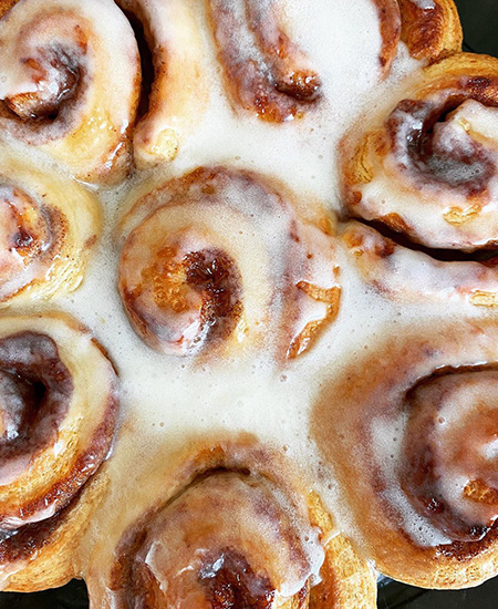 Клубника, роллы и булочки: беременная Джиджи Хадид показала, чем питалась во время самоизоляции Звездные диеты и фитнес