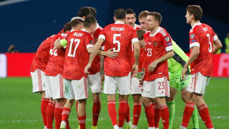 Сборная России по футболу опустилась на 35-ю строчку рейтинга ФИФА