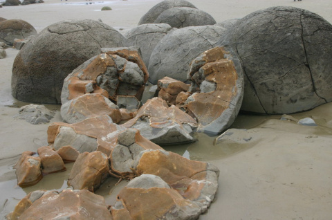 Очень необычные камни - валуны Моераки