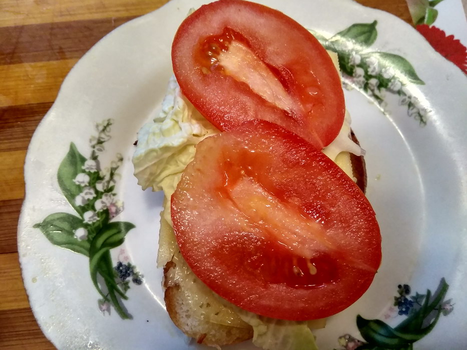 Кладём помидоры