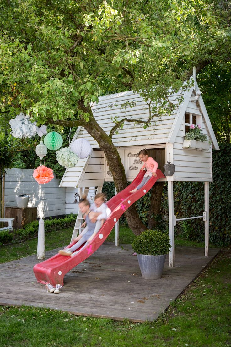 awesome-outdoor-kids-playhouses-to-build-this-summer-27