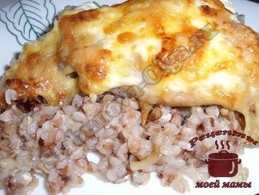 Курица с гречкой, запеченная в духовке под сырной корочкой