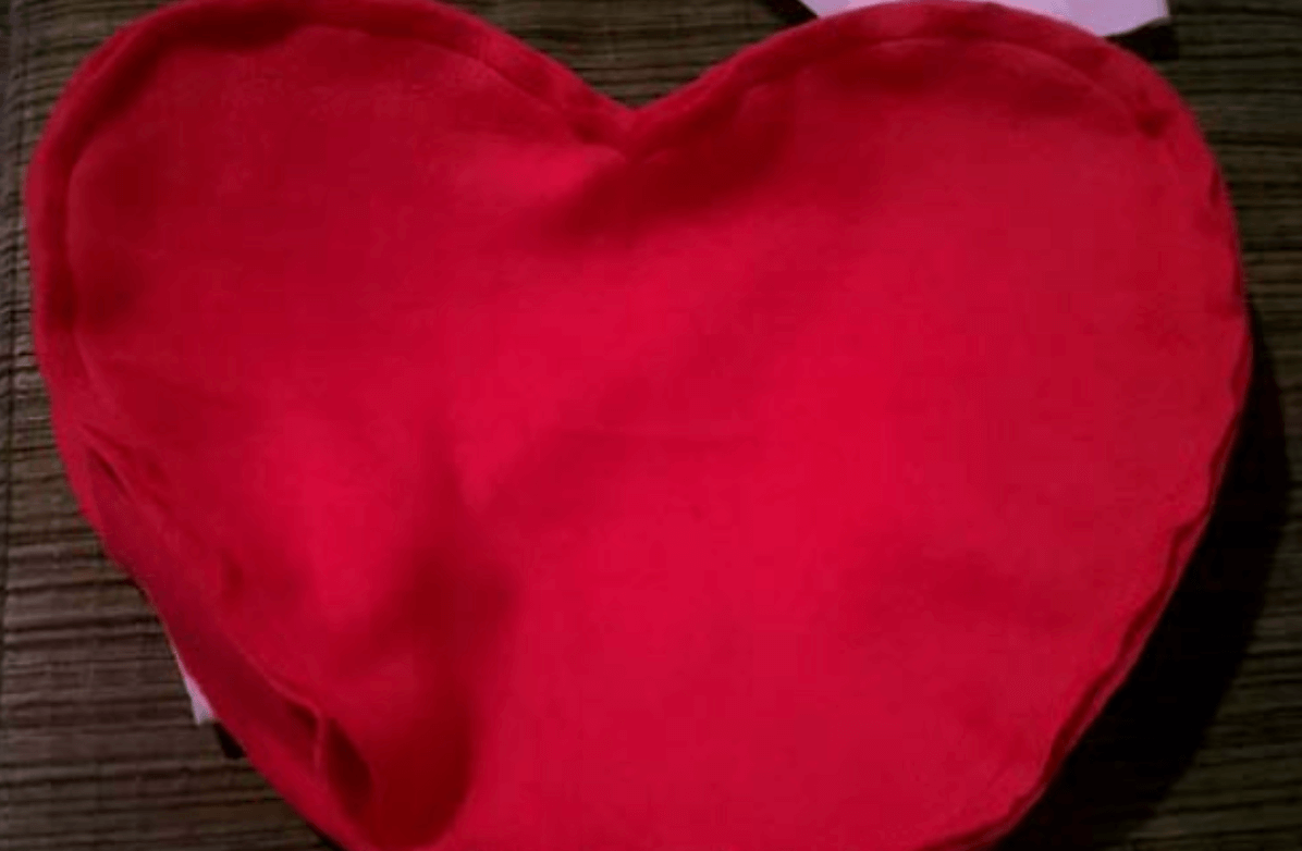 Шьем подушки в виде сердца: подарок ко Дню святого Валентина, милый декор своими руками своими, можно, сердца, руками, сердечко, детали, самое, просто, будет, подушка, изделия, сердце, игрушки, влюбленных, декор, можете, подушки, зазор, результат, пришиваем
