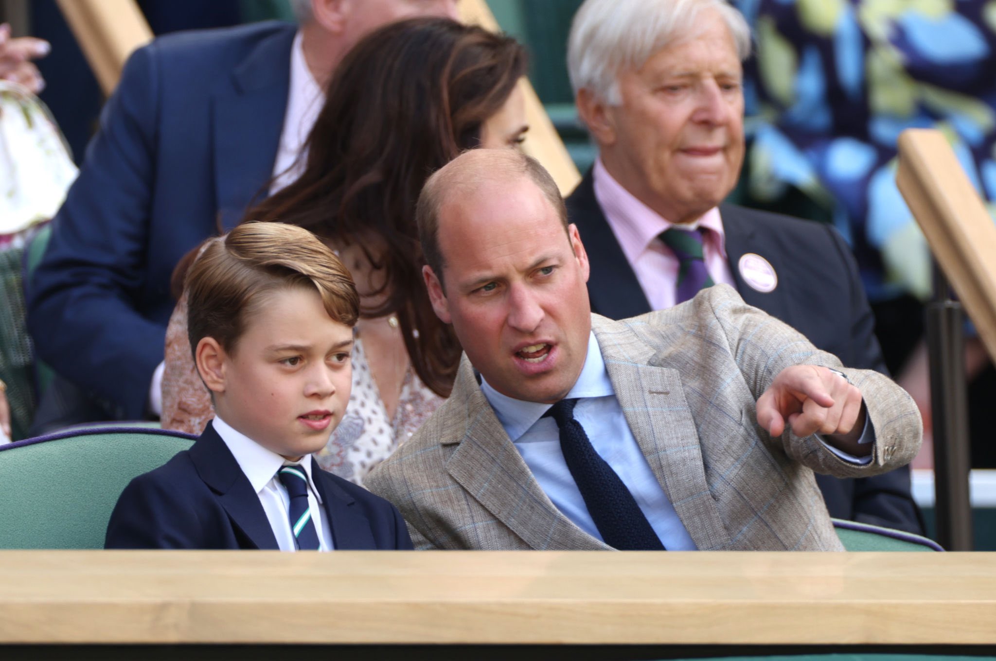 Принц Джордж в первый раз на финале Уимблдона - жара, кубок и гримасы