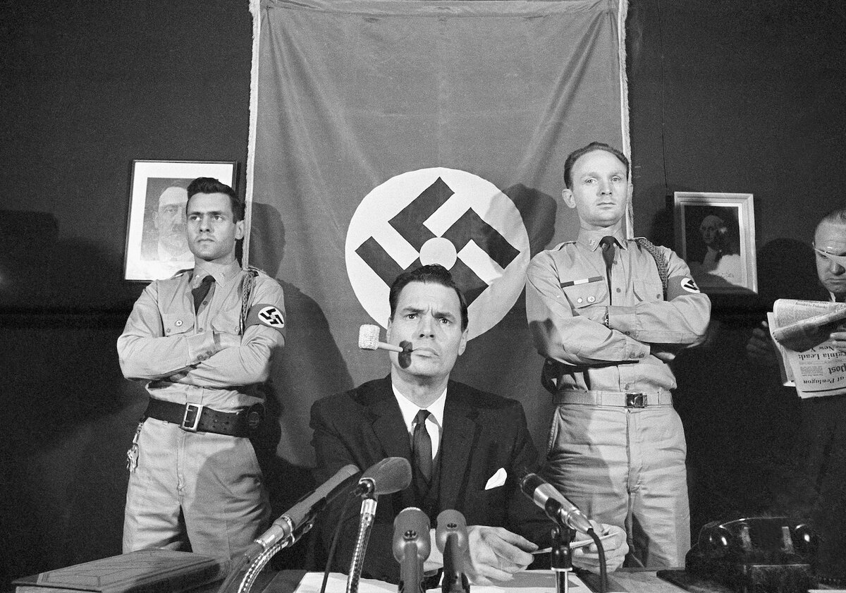 основатель Нацистской партии США Рокуэлл (1950-е) 