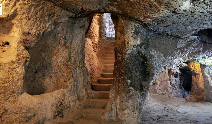 Один из многочисленных туннелей в подземном городе Деринкую, Турция. Фото автора