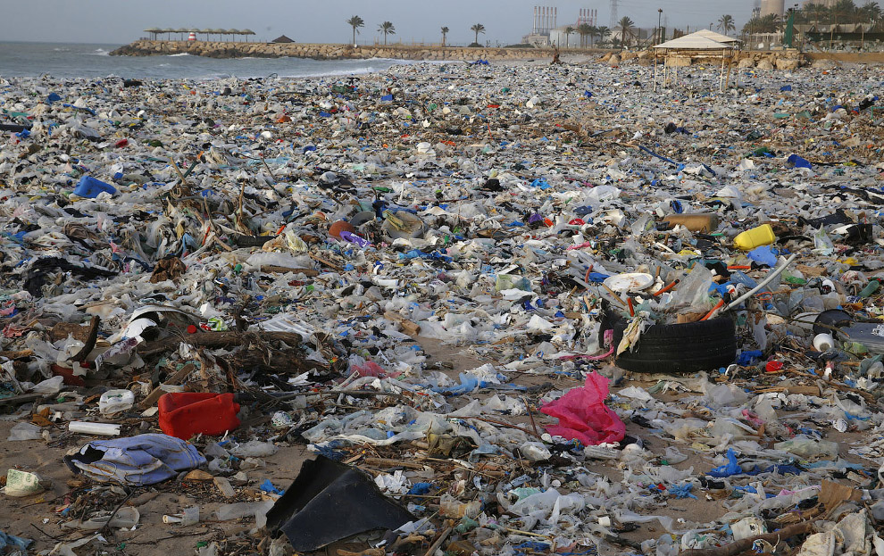 Ливанские пластиковые берега