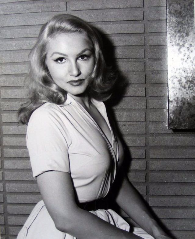 Джули Ньюмар (Julie Newmar) - американская актриса, певица и танцовщица, бо...