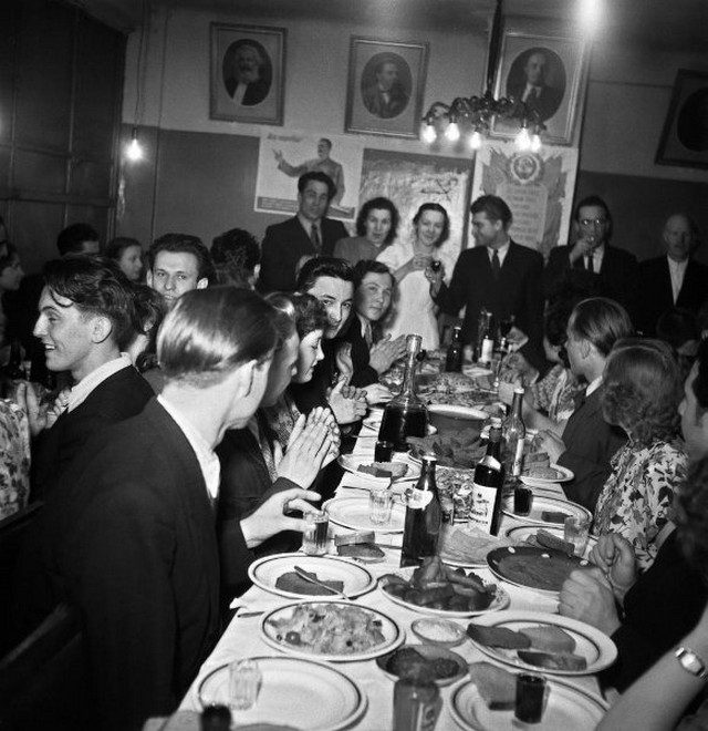 Свадебное торжество по-советски Свадебное торжество по-советски