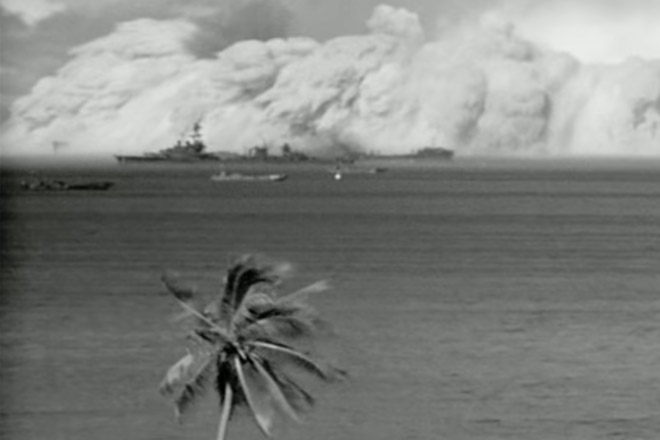 Атомная бомба создает настоящее цунами: видео испытаний