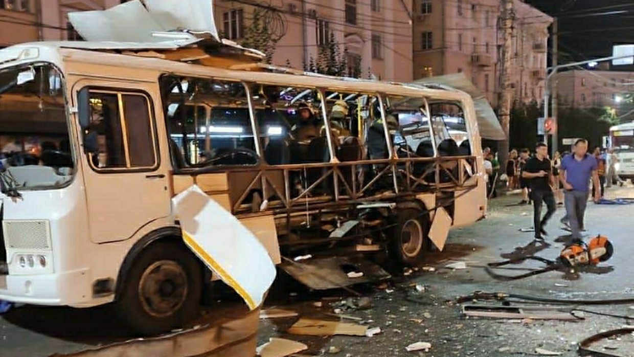 Автоэксперт озвучил свою версию взрыва автобуса в Воронеже Происшествия