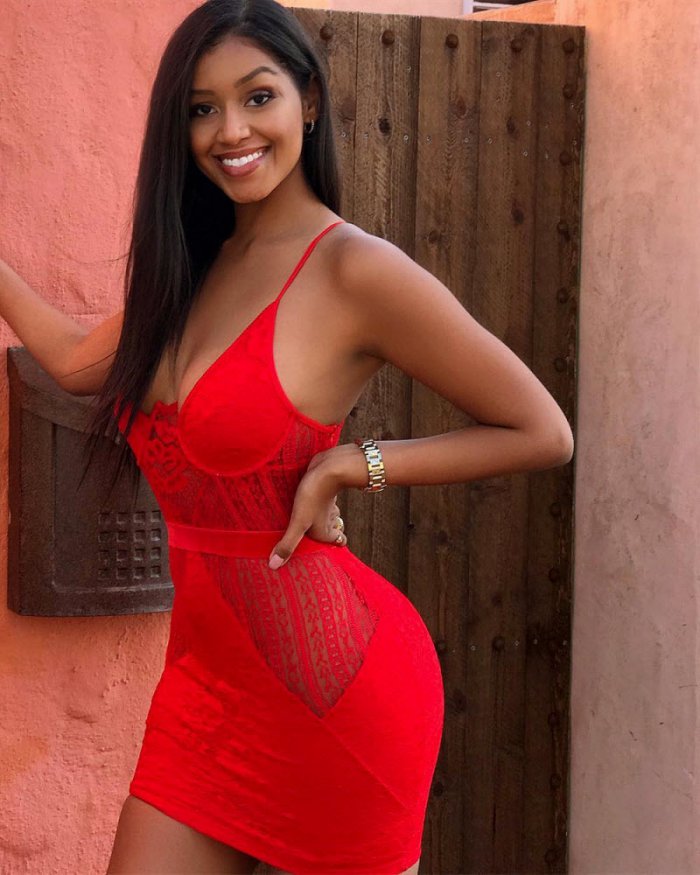 Девушки в обворожительных платьях Девушки в обворожительных платьях