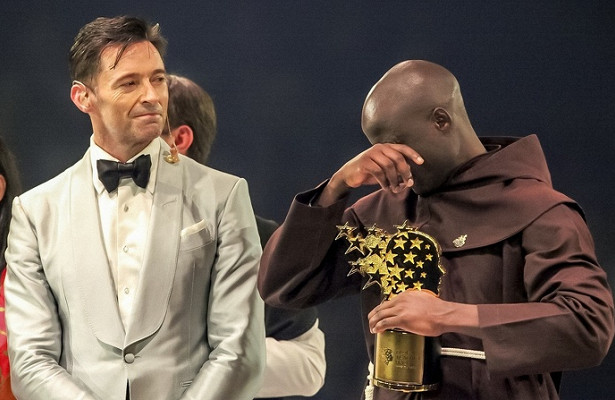 Учитель из бедной африканской деревни получил $1 млн и звание лучшего преподавателя в мире