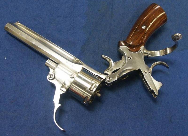 От револьвера-раскладушки к раскладному пистолету-пулемету оружие