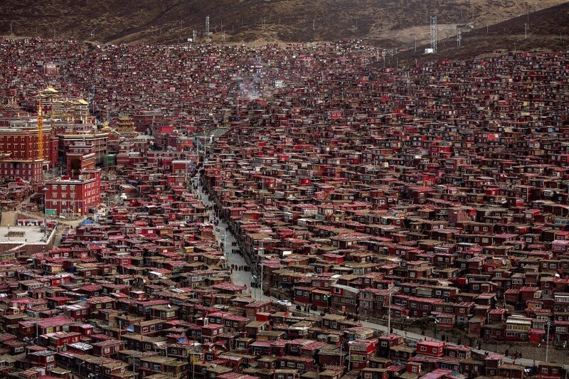 Жемчужина Тибета: Ларунг Гар — место, где Будда спустился с небес Ларунг, Сертар, городе, метров, здесь, Буддийская, черепами, институт, Буддийский, буддизме, Будды, котором, высоте, академия, многие, монах, более, октября, нескольких, самых