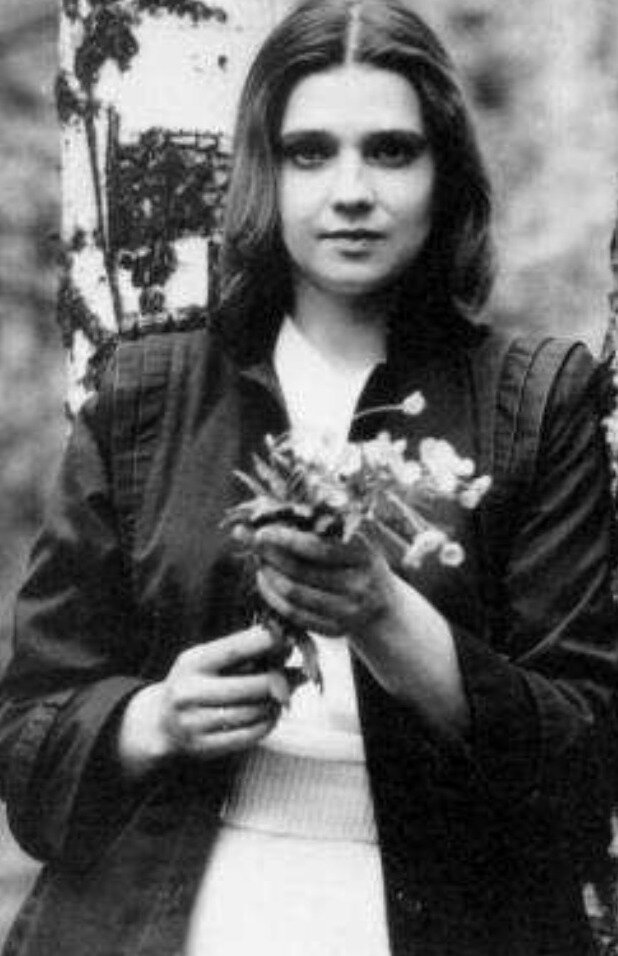 Таинственная девушка, сыгравшая странствующую артистку Марту в музыкальной сказке «Не покидай...» 