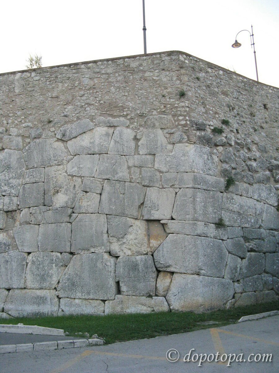 Подробнее: http://www.dopotopa.com/megaliticheskiy_kompleks_amelii_italia.html