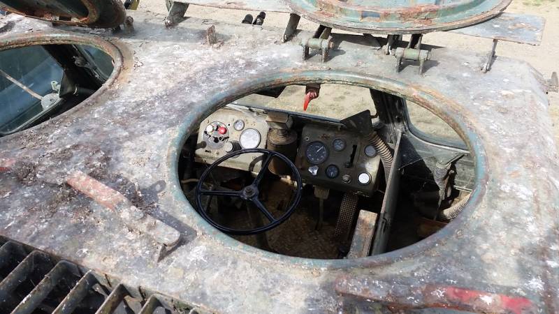 По земле и воде. Амфибийный грузовик Alvis Stalwart оружие