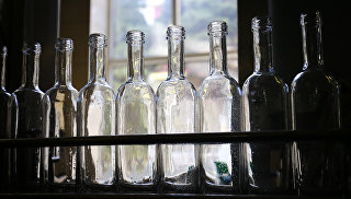 Бутылки для алкогольной продукции. Архивное фото