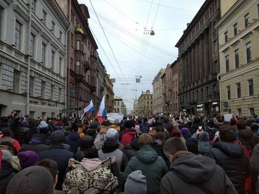 Родителям напомнили об опасности участия детей в несанкционированных акциях