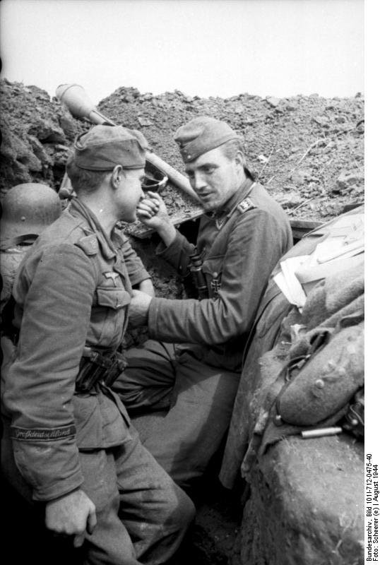 Bundesarchiv_Bild_101I-712-0475-40,_Soldaten_der_Division_Großdeutschland.jpg