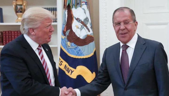 Лавров не знает, чем вызвана шумиха вокруг фото его с Трампом