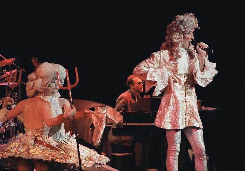 Фотограф, сделавший карьеру скрытой съёмкой на рок-концертах Фотограф, сделавший карьеру скрытой съёмкой на рок-концертах фотография