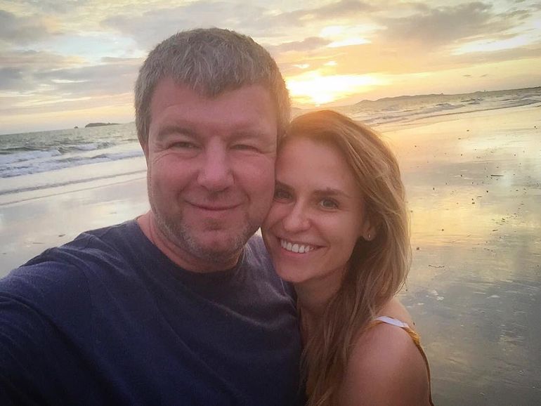 Зачем Александр Робак скрывает от общественности свою супругу Зачем Александр Робак скрывает от общественности свою супругу актер