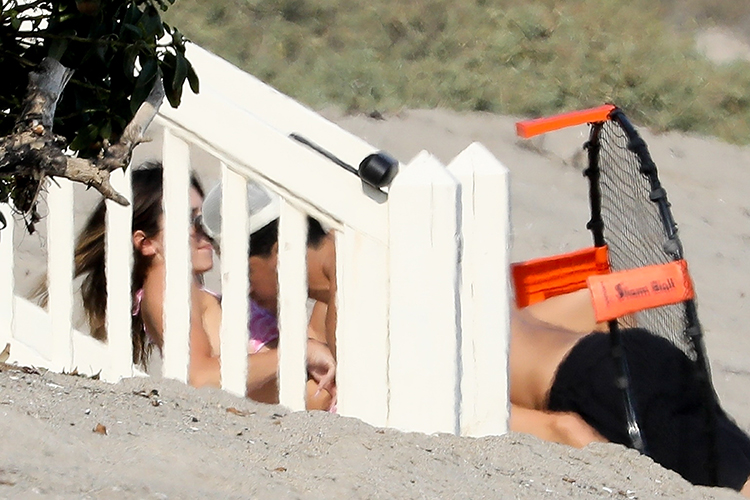 Романтика на пляже: Кендалл Дженнер подтвердила роман с баскетболистом Девином Букером Романтика на пляже: Кендалл Дженнер подтвердила роман с баскетболистом Девином Букером Звезды,Звездные пары